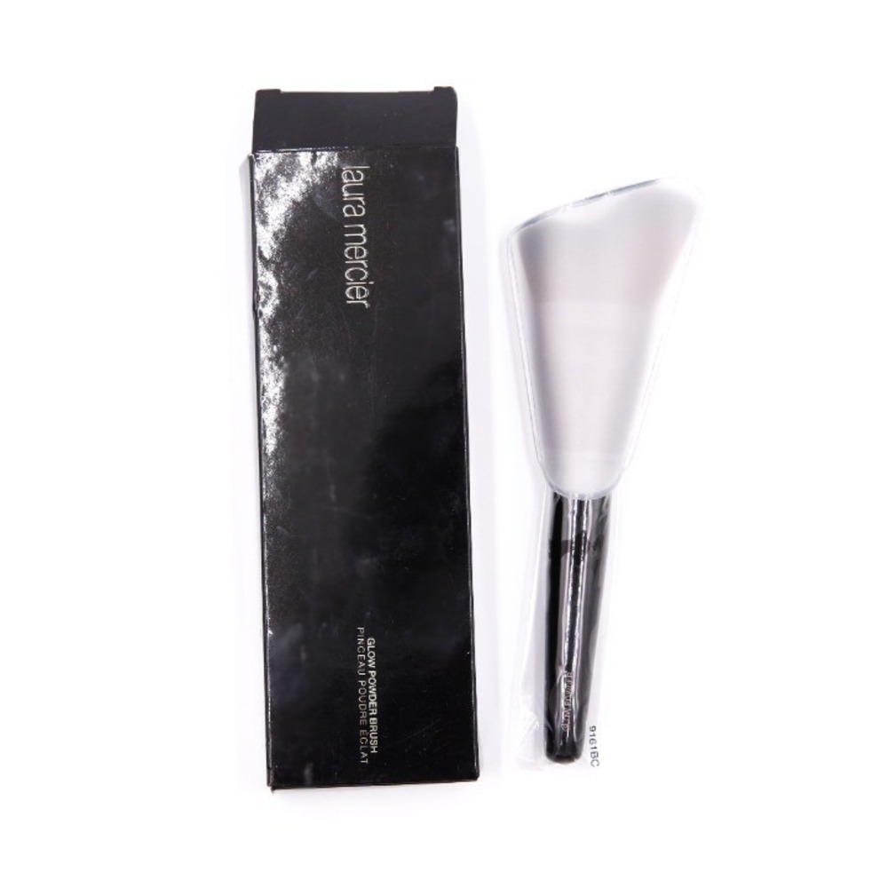 Laura Mercier - Glow Powder Brush